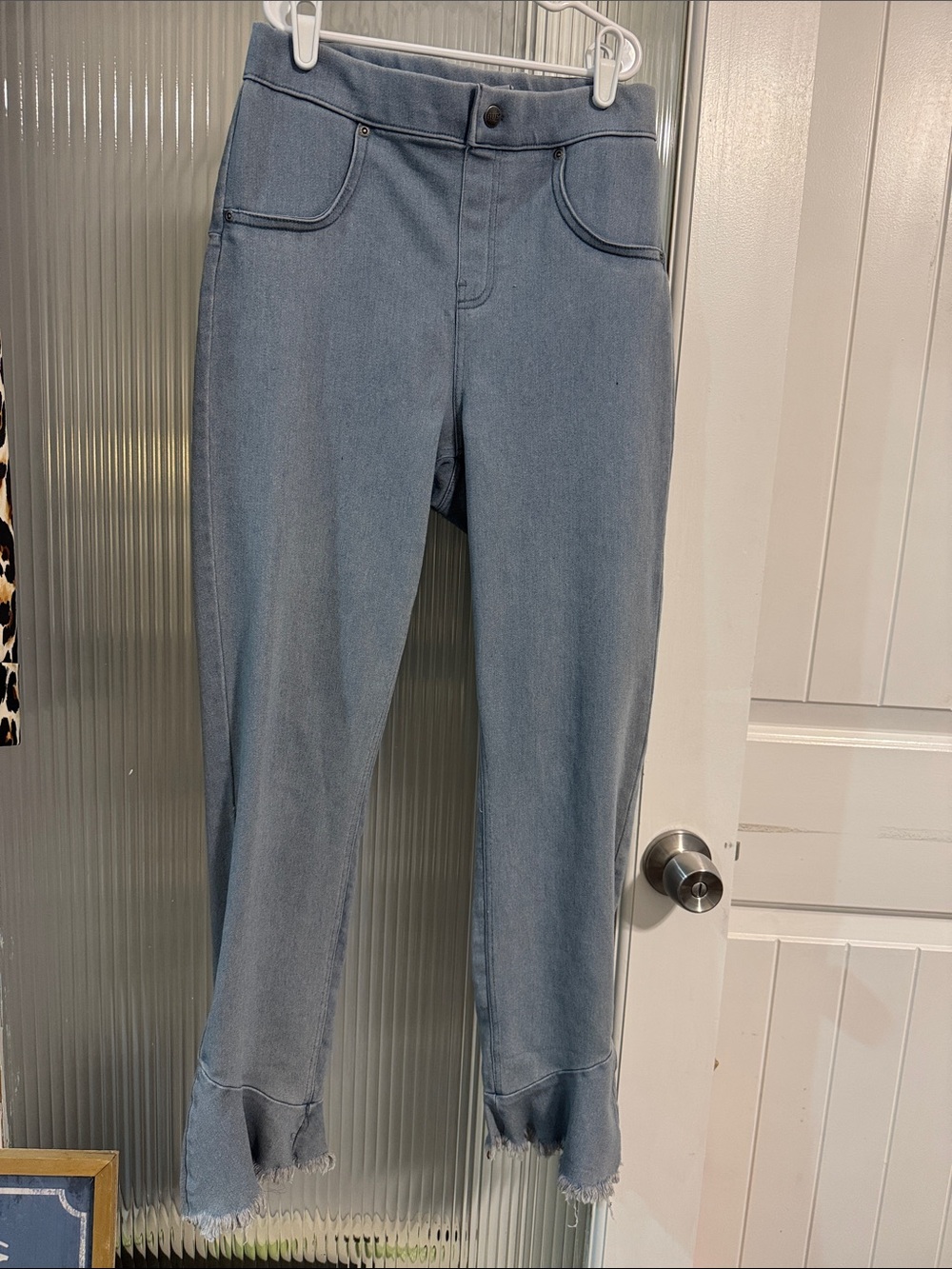 HUE Light Blue Stretch Denim Jeggings with Frayed Cuff